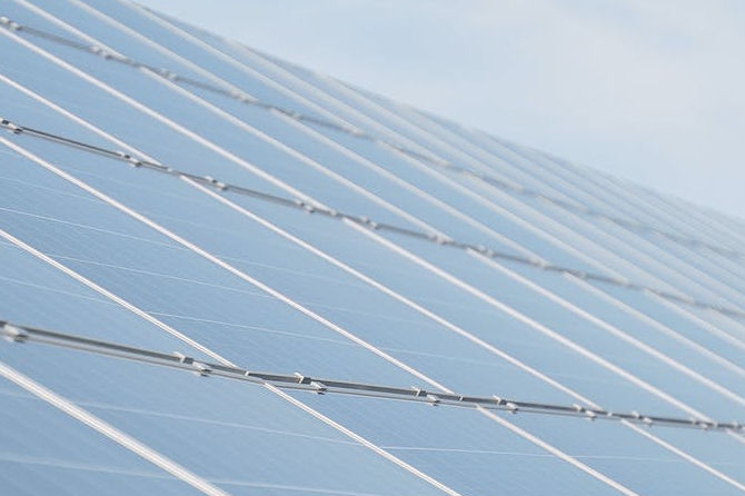 Photovoltaikanlage reinigen: Solarpanels