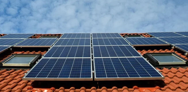 Solaranlage auf dem Dach: Vorteile und Voraussetzungen